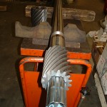 arbre cannelé long pour machine outils avec pignon hélicoïdales