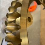 Roue à vis bronze denture rectifié suivant rayon façons outil mouche